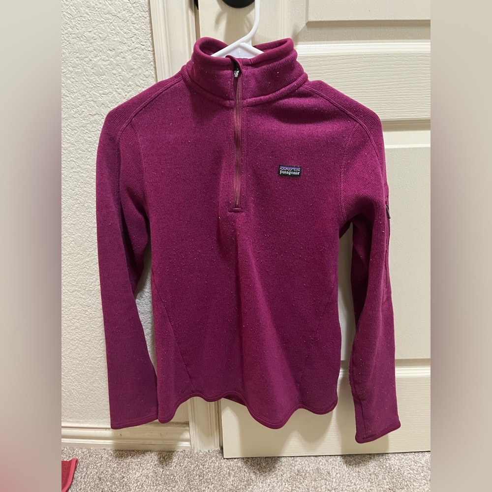 Patagonia size small pullover as is raspberry color